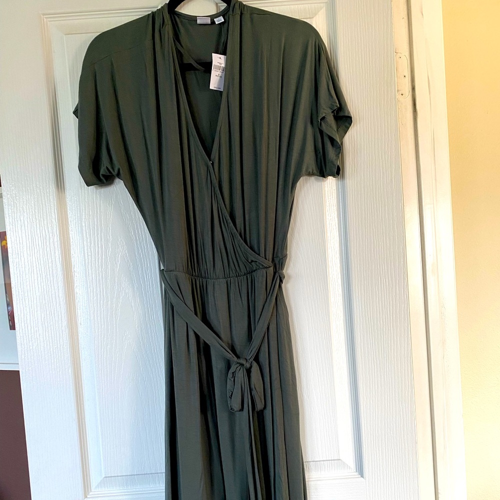 New w/Tag Olive green Gap wrap dress w/ pockets